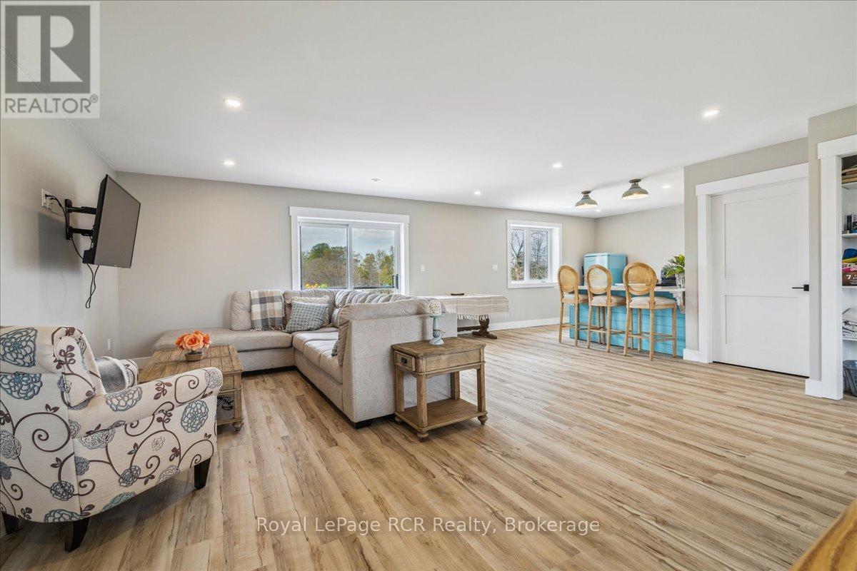 












438811 GREY 15 ROAD

,
Meaford,




Ontario
N4K5N3

