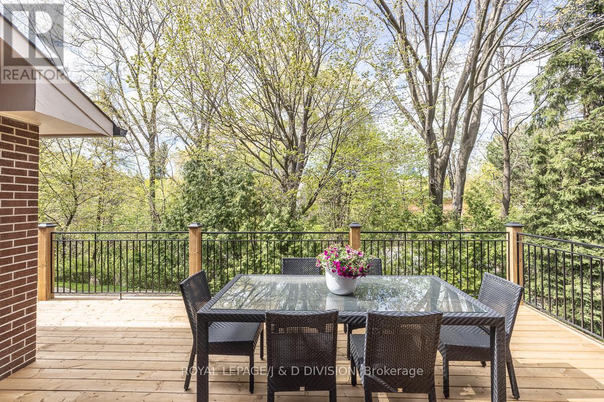 












16 BOBWHITE CRESCENT

,
Toronto,




Ontario
M2L2E1

