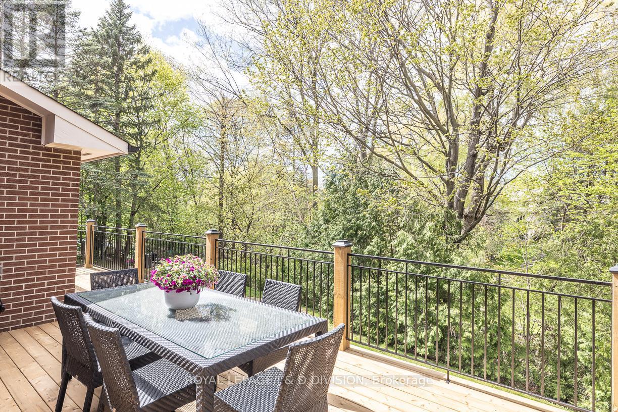 












16 BOBWHITE CRESCENT

,
Toronto,




Ontario
M2L2E1

