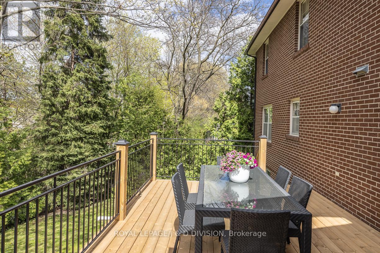 












16 BOBWHITE CRESCENT

,
Toronto,




Ontario
M2L2E1

