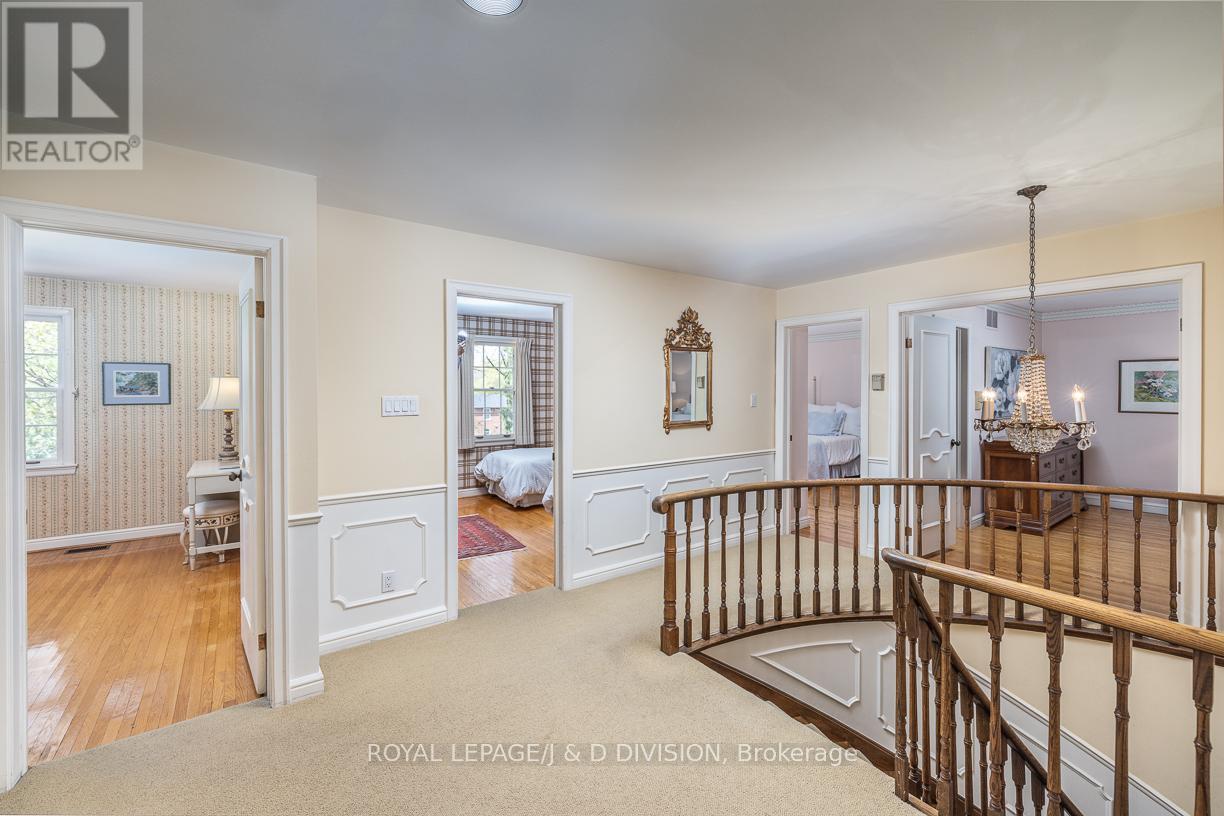 












16 BOBWHITE CRESCENT

,
Toronto,




Ontario
M2L2E1

