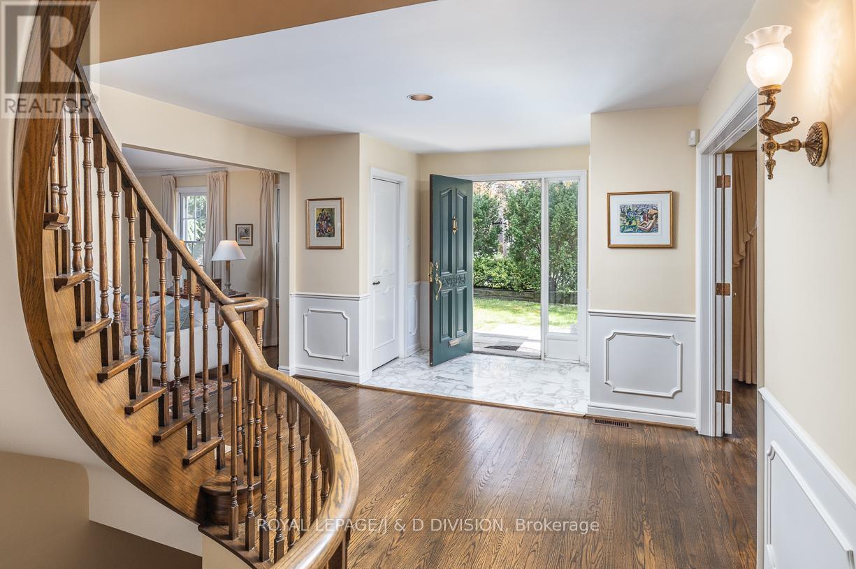 












16 BOBWHITE CRESCENT

,
Toronto,




Ontario
M2L2E1


