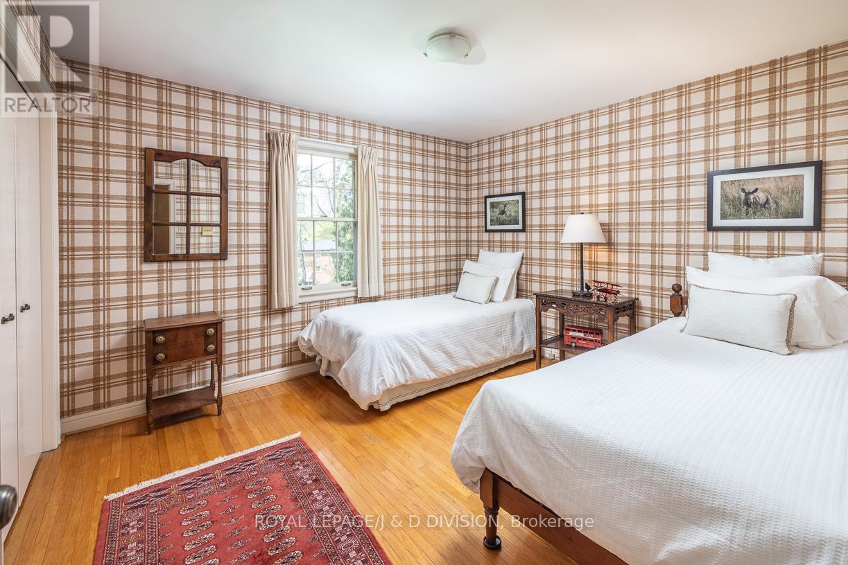 












16 BOBWHITE CRESCENT

,
Toronto,




Ontario
M2L2E1

