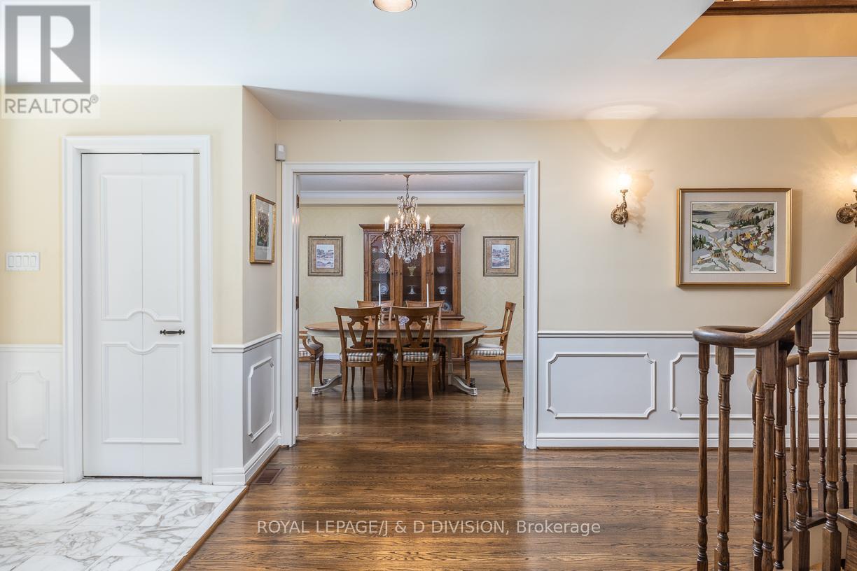 












16 BOBWHITE CRESCENT

,
Toronto,




Ontario
M2L2E1


