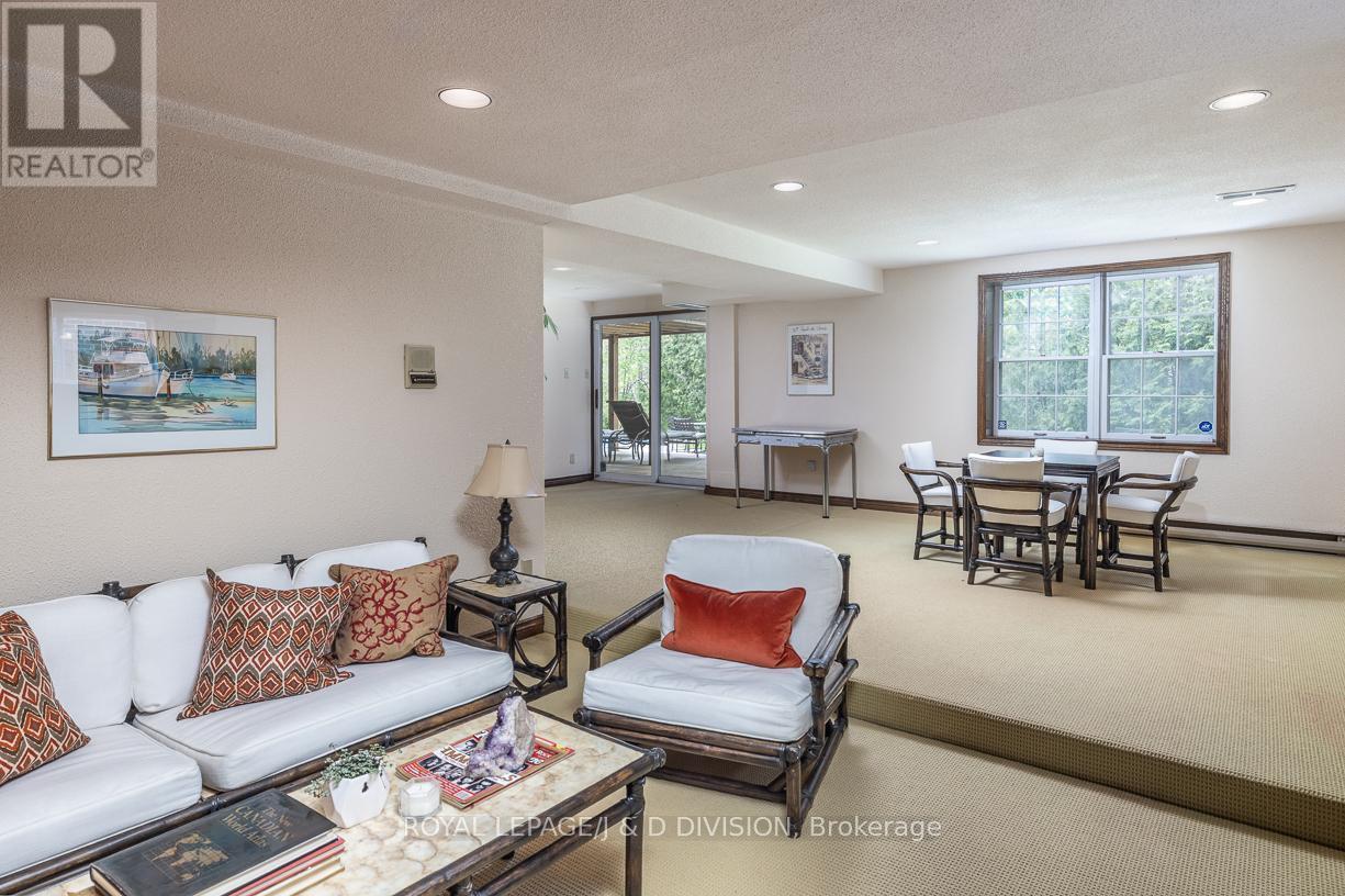 












16 BOBWHITE CRESCENT

,
Toronto,




Ontario
M2L2E1

