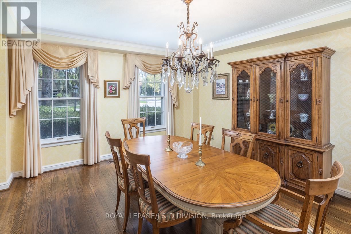 












16 BOBWHITE CRESCENT

,
Toronto,




Ontario
M2L2E1

