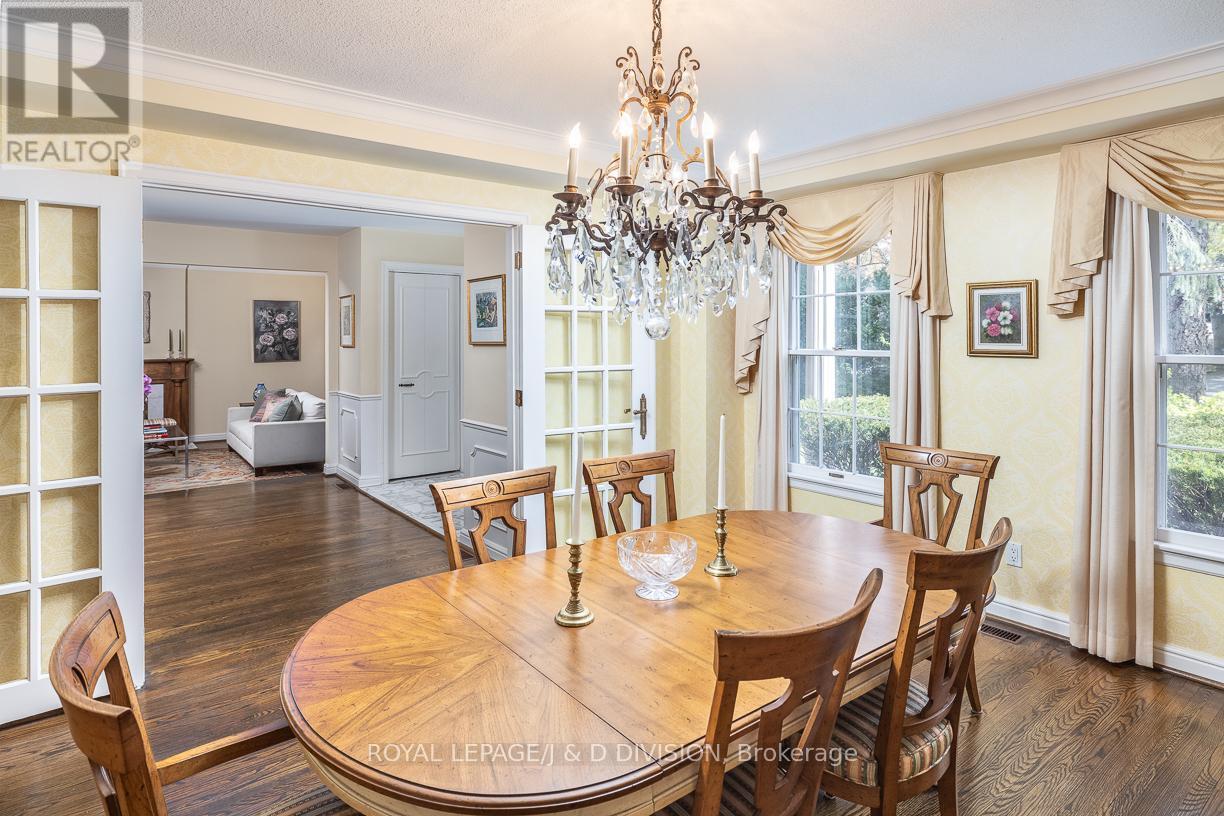 












16 BOBWHITE CRESCENT

,
Toronto,




Ontario
M2L2E1

