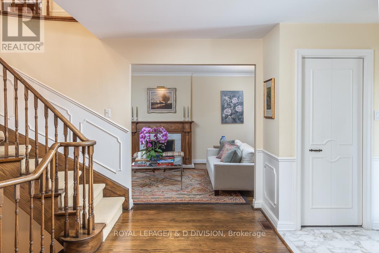 












16 BOBWHITE CRESCENT

,
Toronto,




Ontario
M2L2E1

