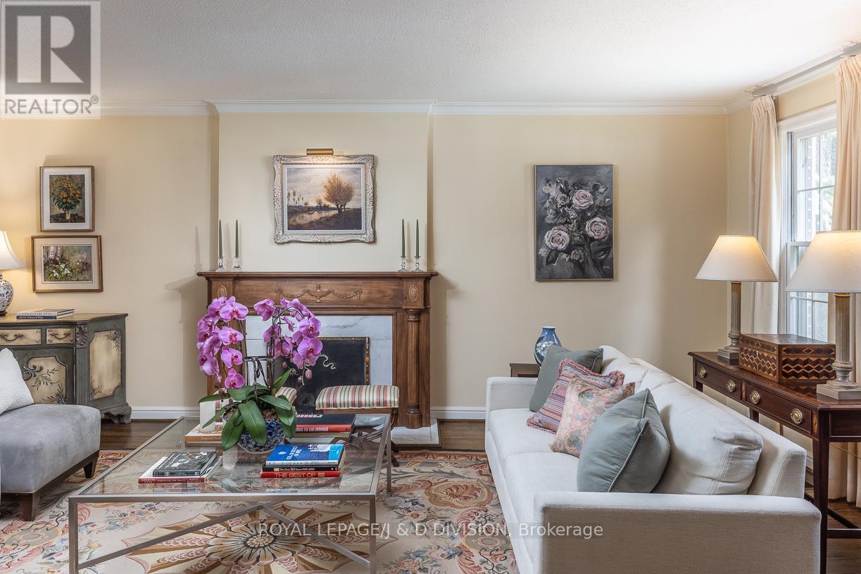 












16 BOBWHITE CRESCENT

,
Toronto,




Ontario
M2L2E1

