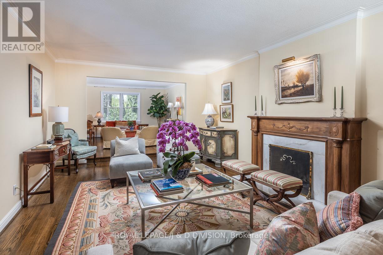 












16 BOBWHITE CRESCENT

,
Toronto,




Ontario
M2L2E1

