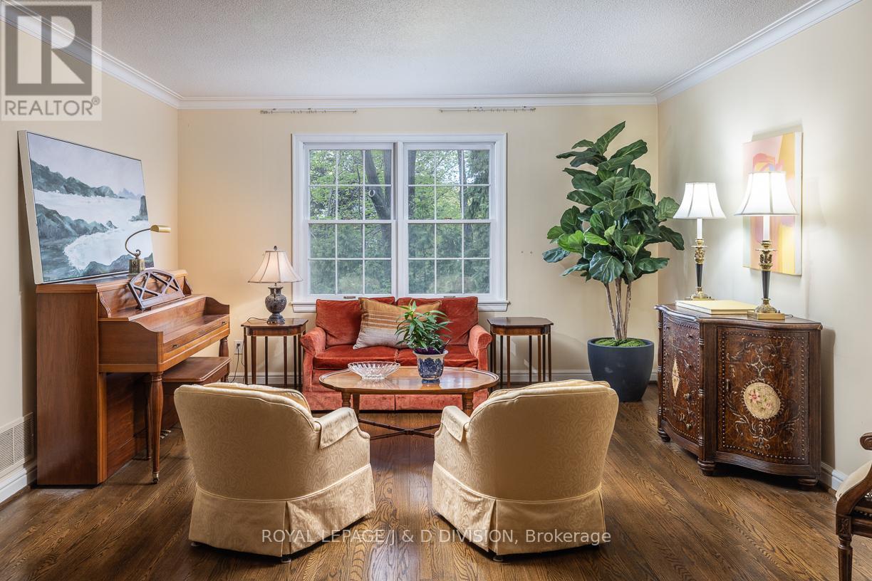 












16 BOBWHITE CRESCENT

,
Toronto,




Ontario
M2L2E1

