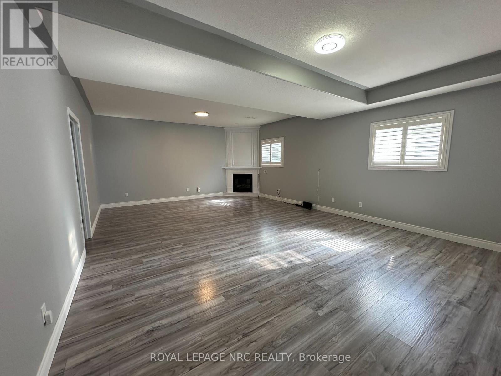 












3923 WEINBRENNER ROAD

,
Niagara Falls (Chippawa),




Ontario
L2G7Y1

