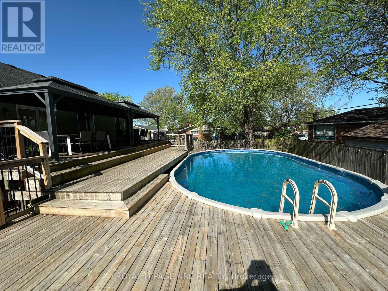 












3923 WEINBRENNER ROAD

,
Niagara Falls (Chippawa),




Ontario
L2G7Y1

