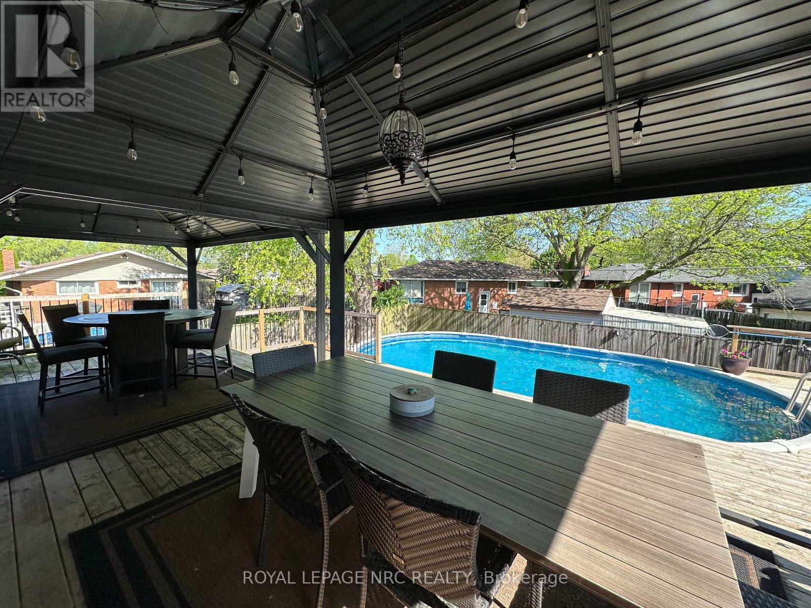 












3923 WEINBRENNER ROAD

,
Niagara Falls (Chippawa),




Ontario
L2G7Y1

