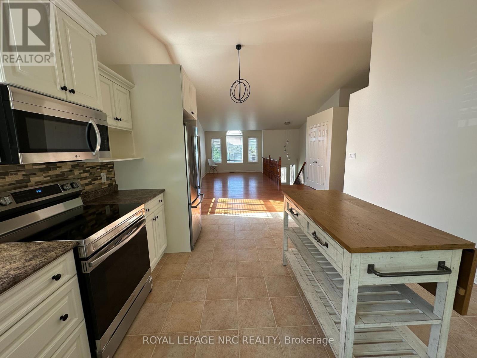 












3923 WEINBRENNER ROAD

,
Niagara Falls (Chippawa),




Ontario
L2G7Y1

