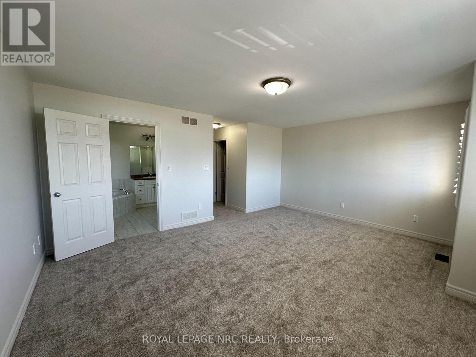 












3923 WEINBRENNER ROAD

,
Niagara Falls (Chippawa),




Ontario
L2G7Y1


