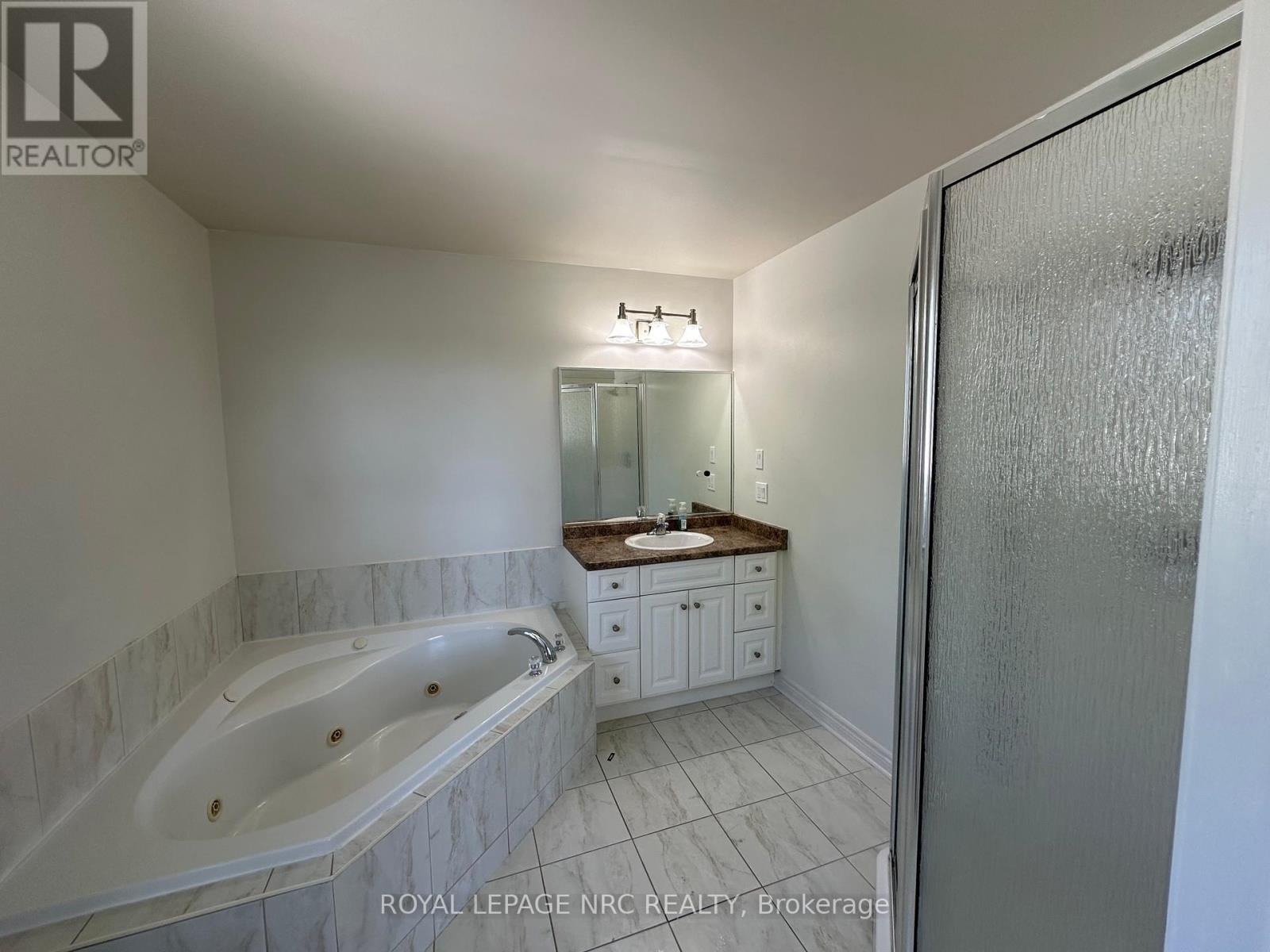 












3923 WEINBRENNER ROAD

,
Niagara Falls (Chippawa),




Ontario
L2G7Y1

