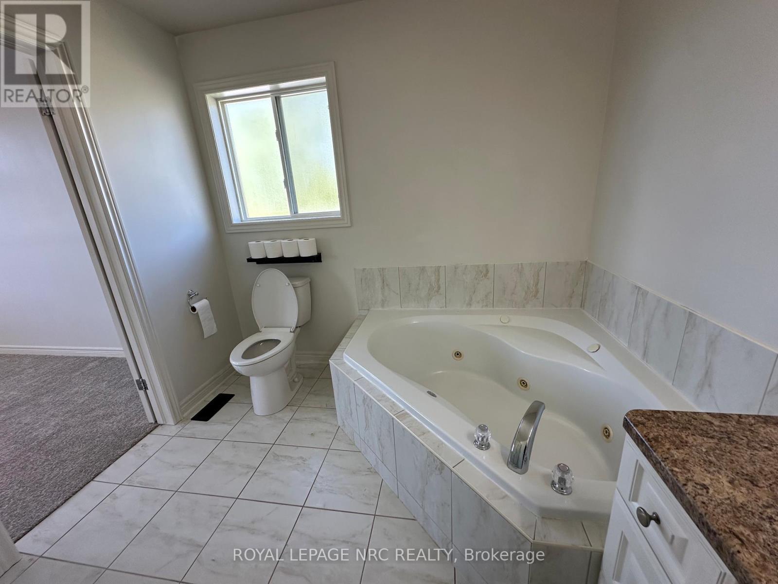 












3923 WEINBRENNER ROAD

,
Niagara Falls (Chippawa),




Ontario
L2G7Y1


