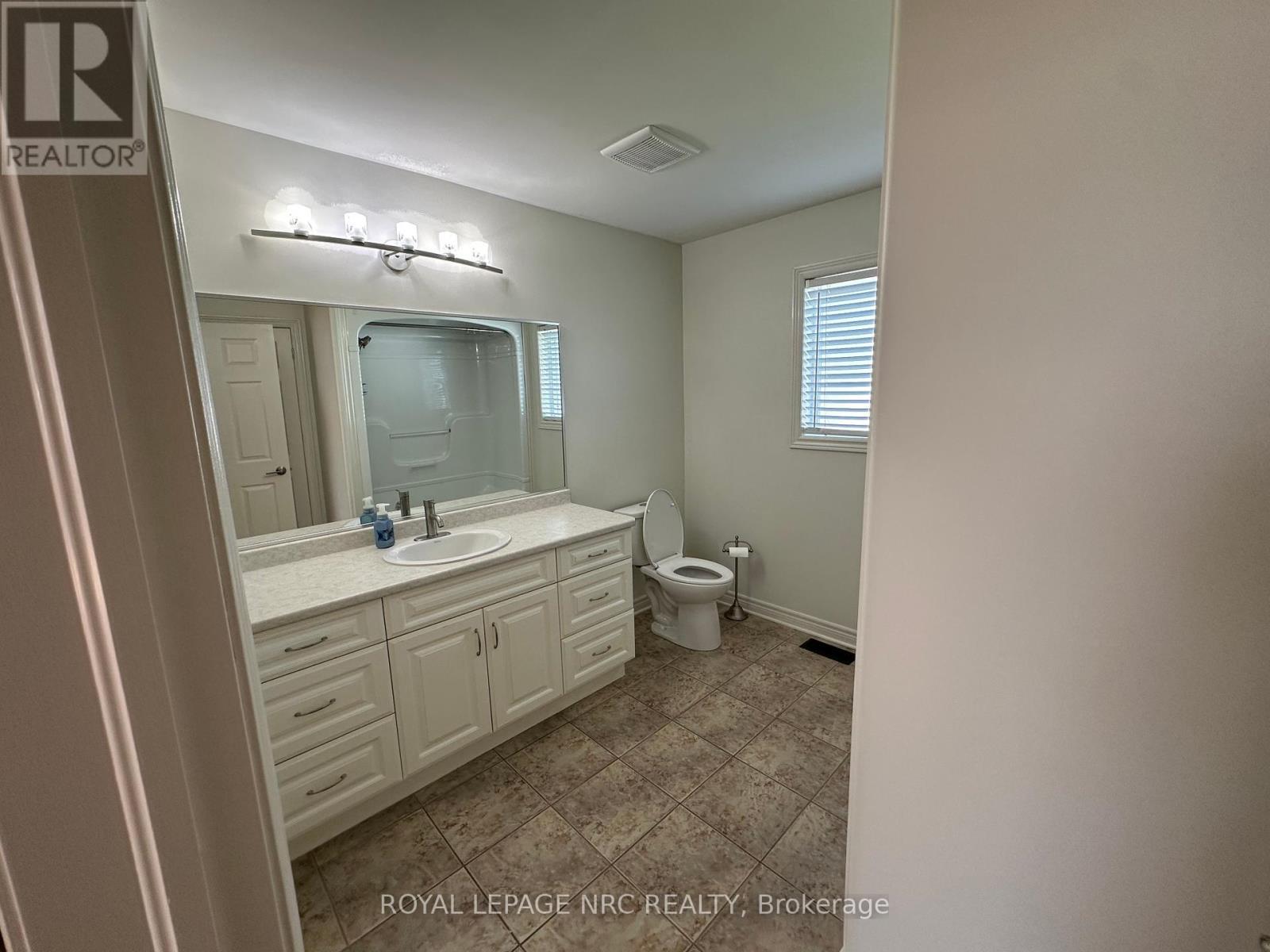 












3923 WEINBRENNER ROAD

,
Niagara Falls (Chippawa),




Ontario
L2G7Y1

