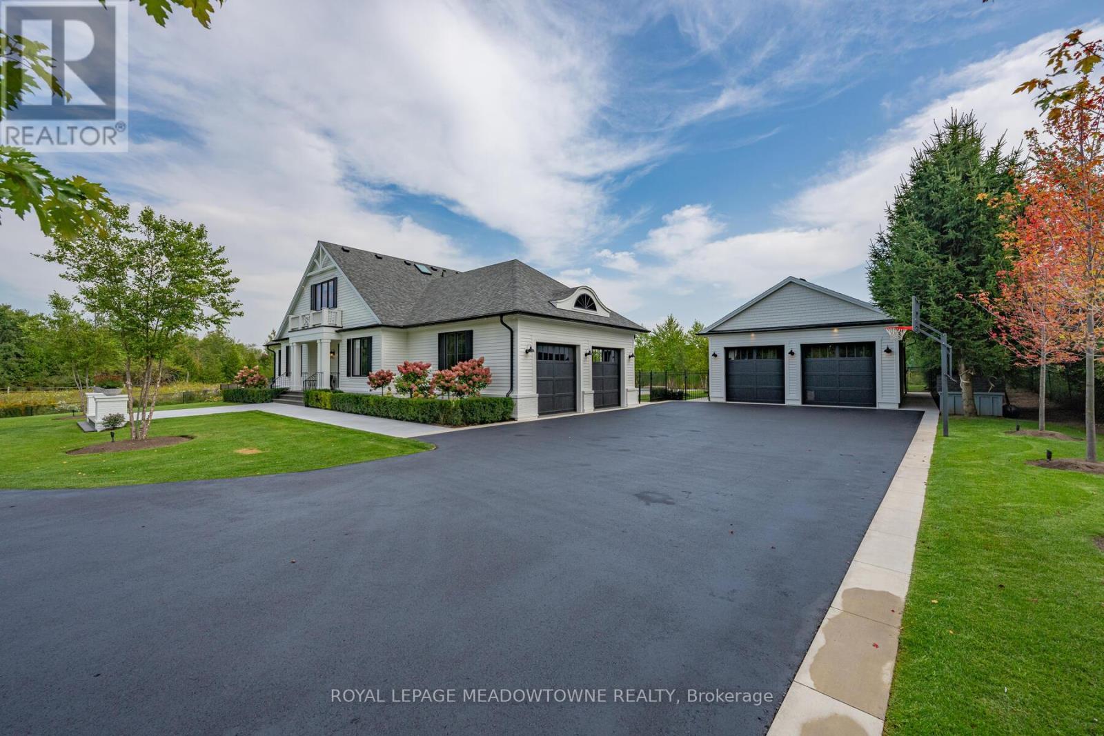 












9275 WELLINGTON RD 50

,
Erin,




Ontario
L7J2L8

