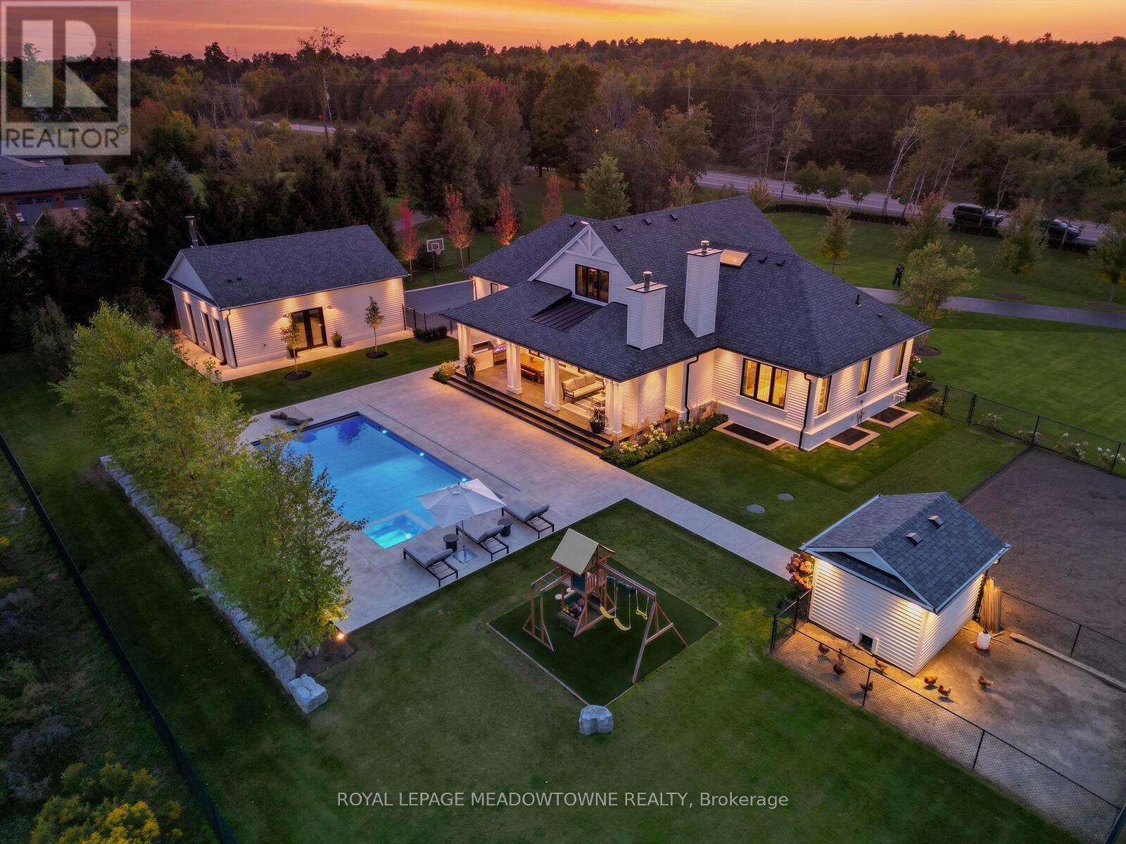 












9275 WELLINGTON RD 50

,
Erin,




Ontario
L7J2L8

