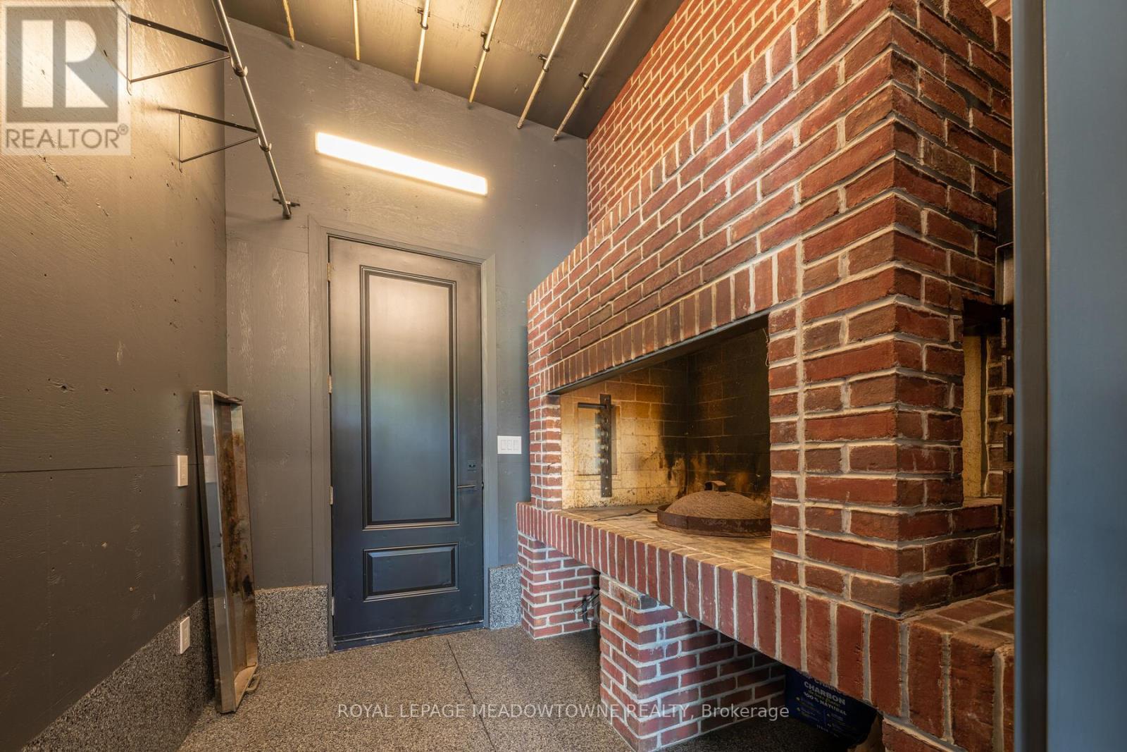 












9275 WELLINGTON RD 50

,
Erin,




Ontario
L7J2L8

