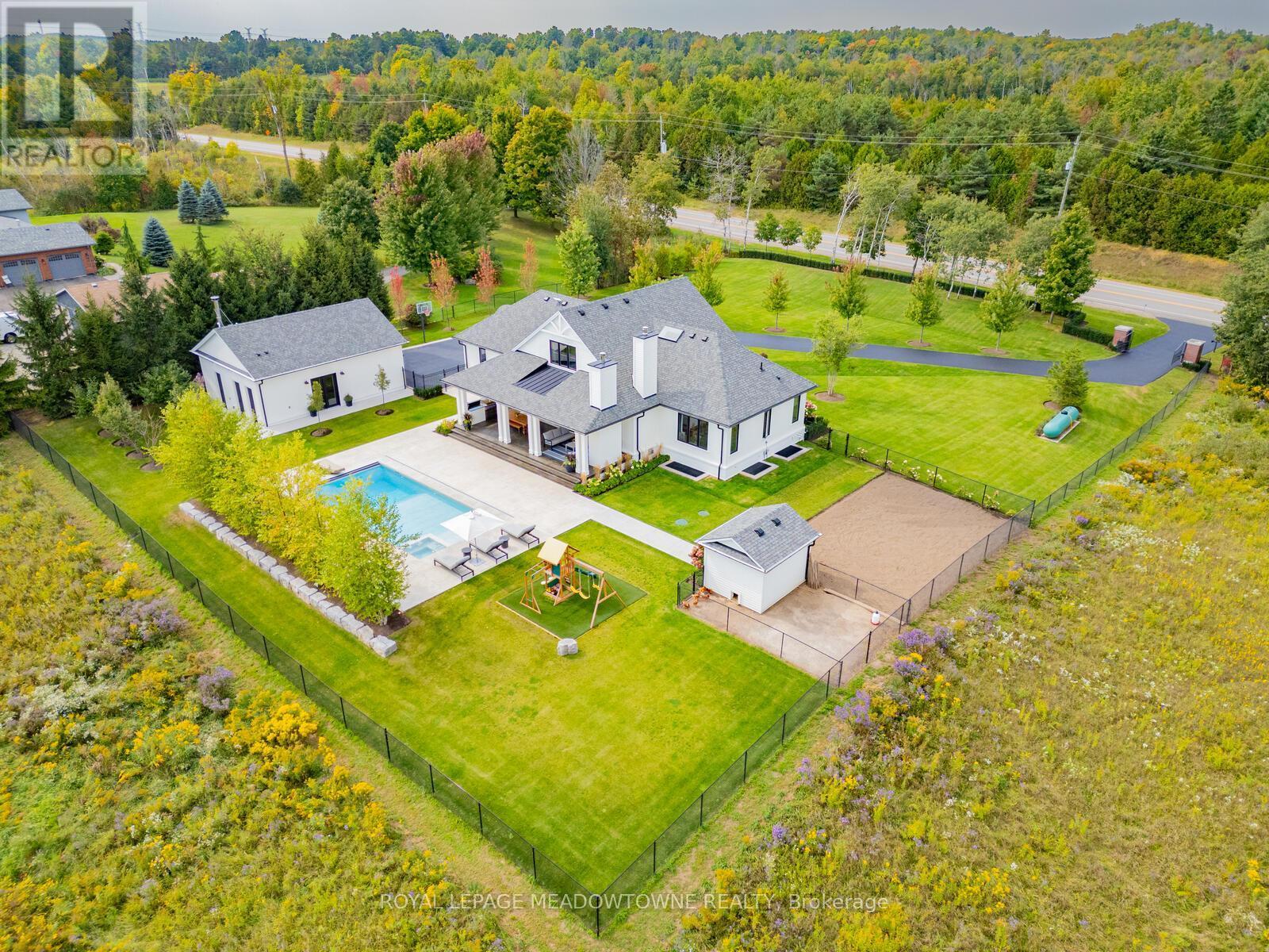 












9275 WELLINGTON RD 50

,
Erin,




Ontario
L7J2L8

