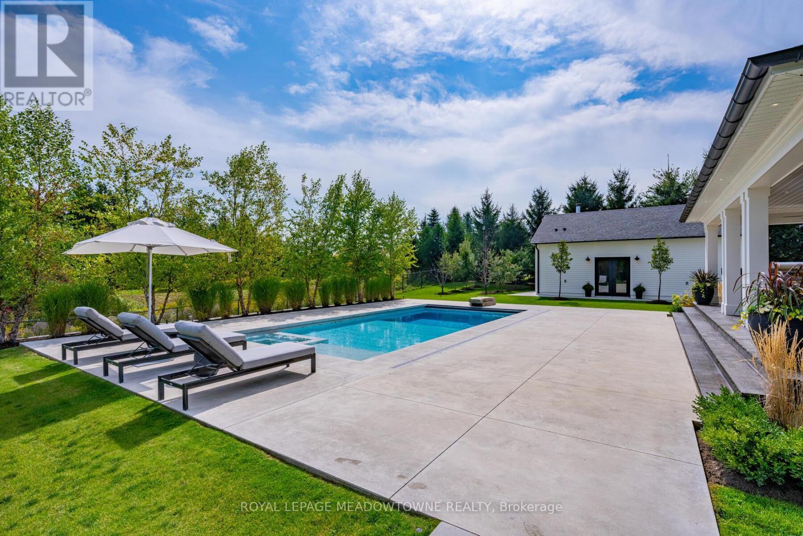












9275 WELLINGTON RD 50

,
Erin,




Ontario
L7J2L8

