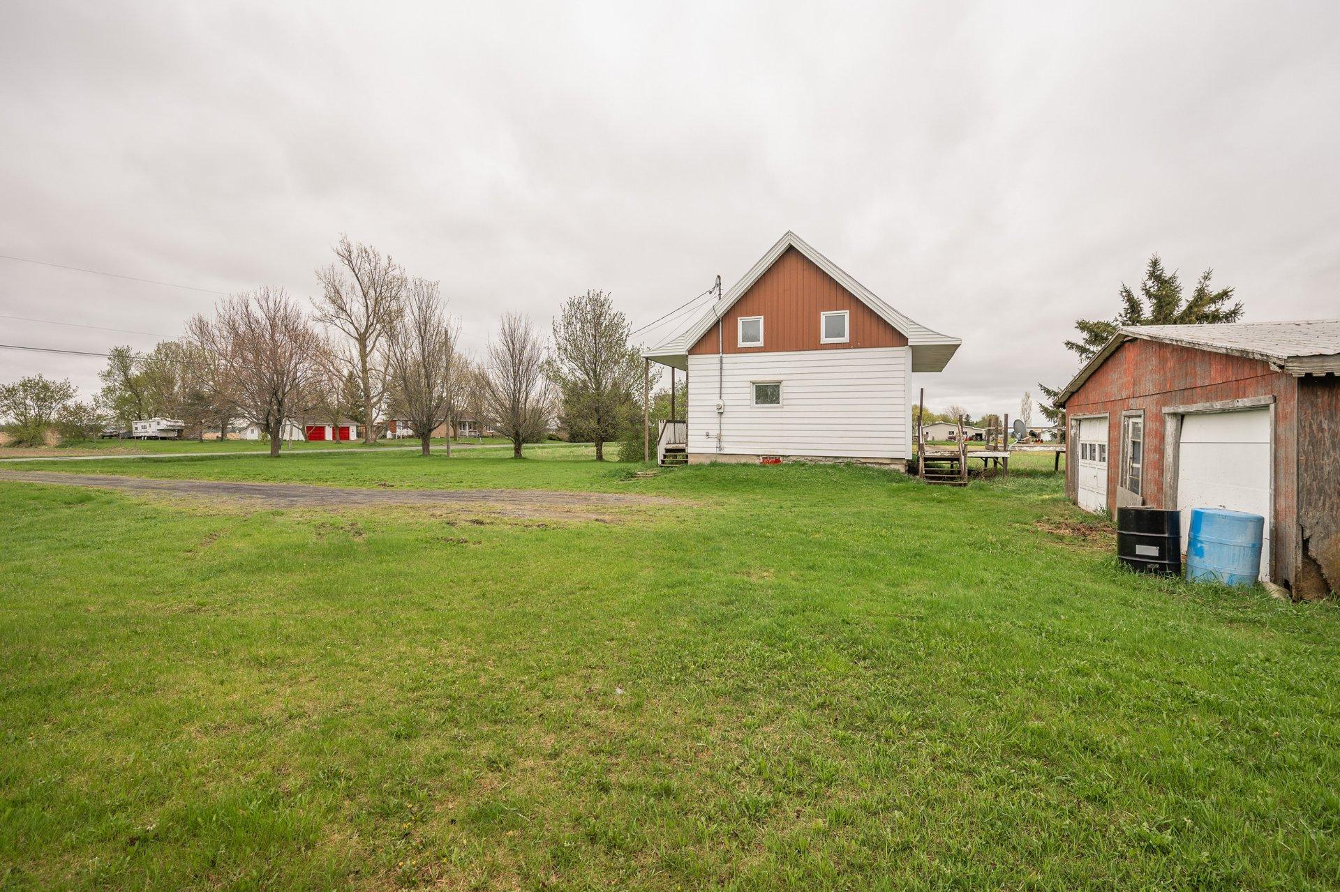 









273Z


94e Avenue

,
Saint-Blaise-sur-Richelieu,







QC
J0J1W0

