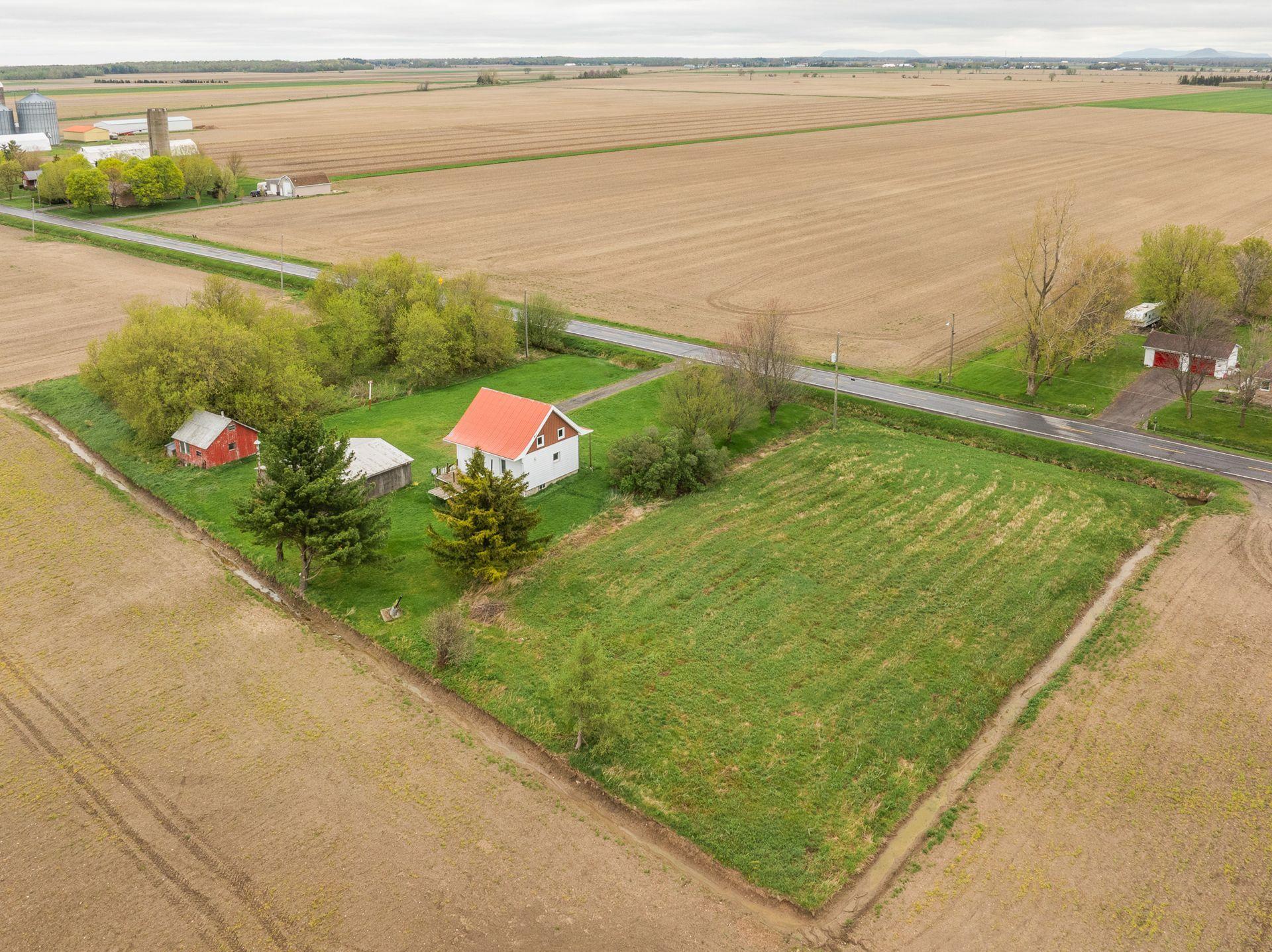 









273Z


94e Avenue

,
Saint-Blaise-sur-Richelieu,







QC
J0J1W0

