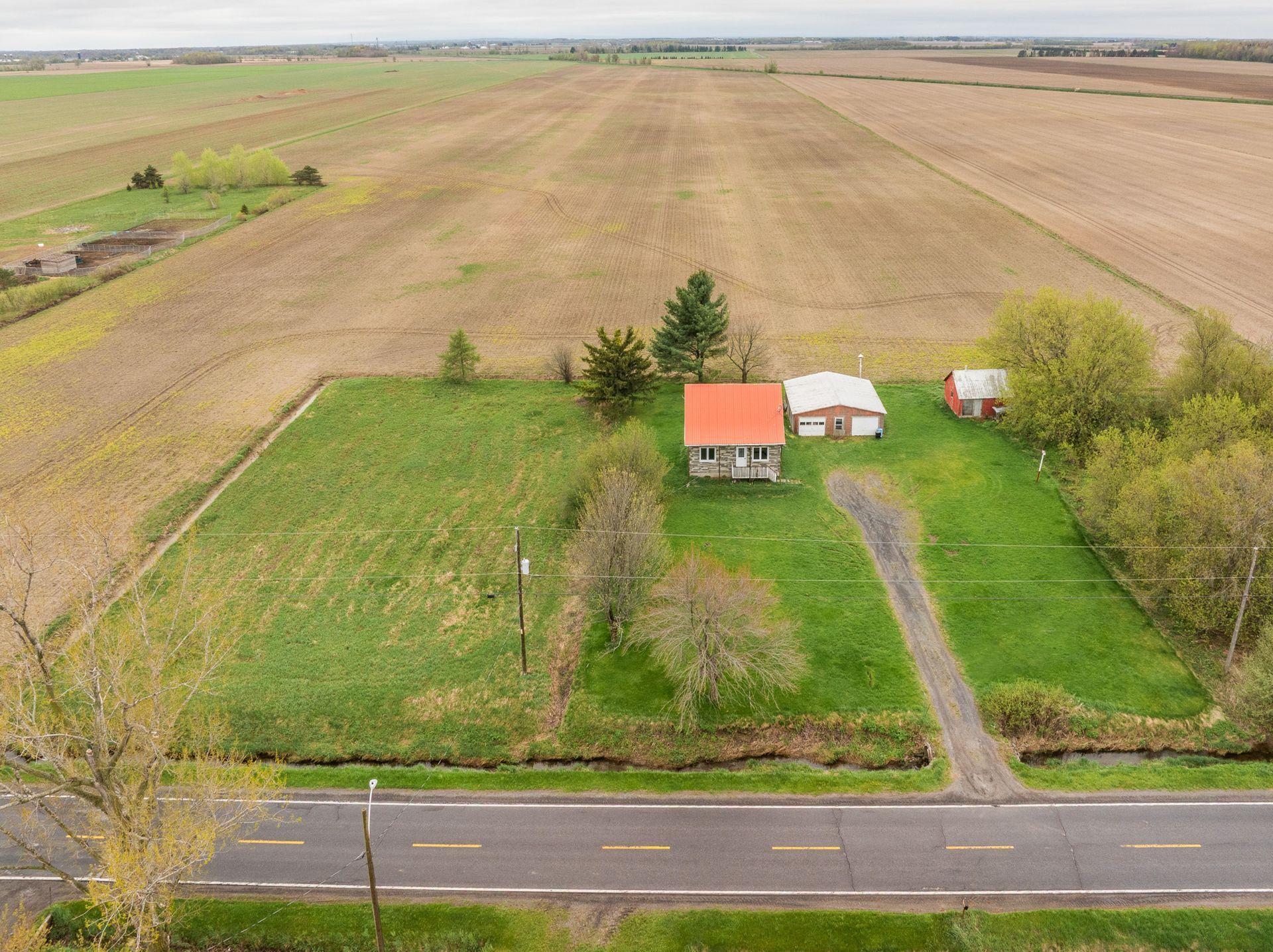 









273Z


94e Avenue

,
Saint-Blaise-sur-Richelieu,







QC
J0J1W0

