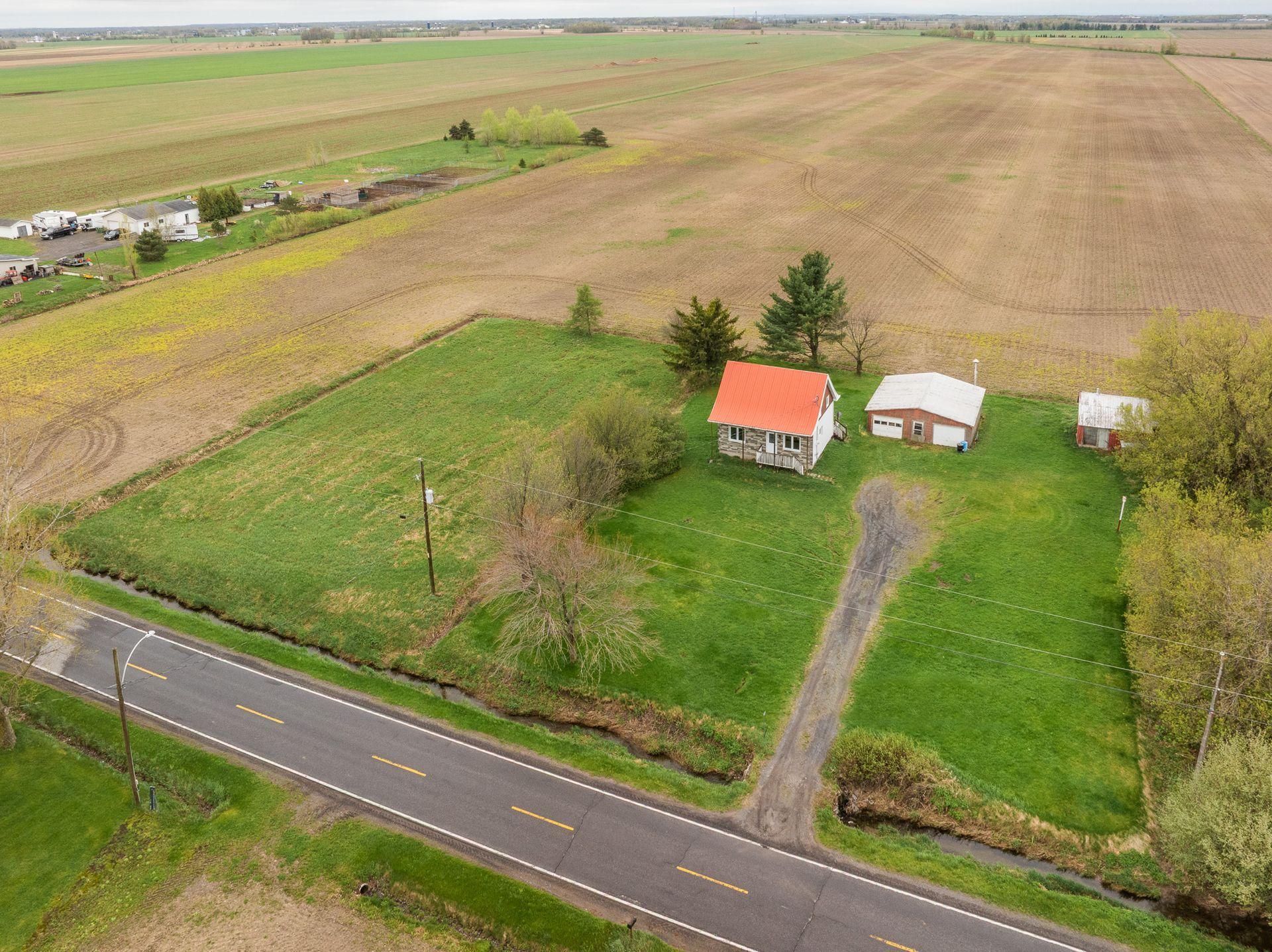 









273Z


94e Avenue

,
Saint-Blaise-sur-Richelieu,







QC
J0J1W0

