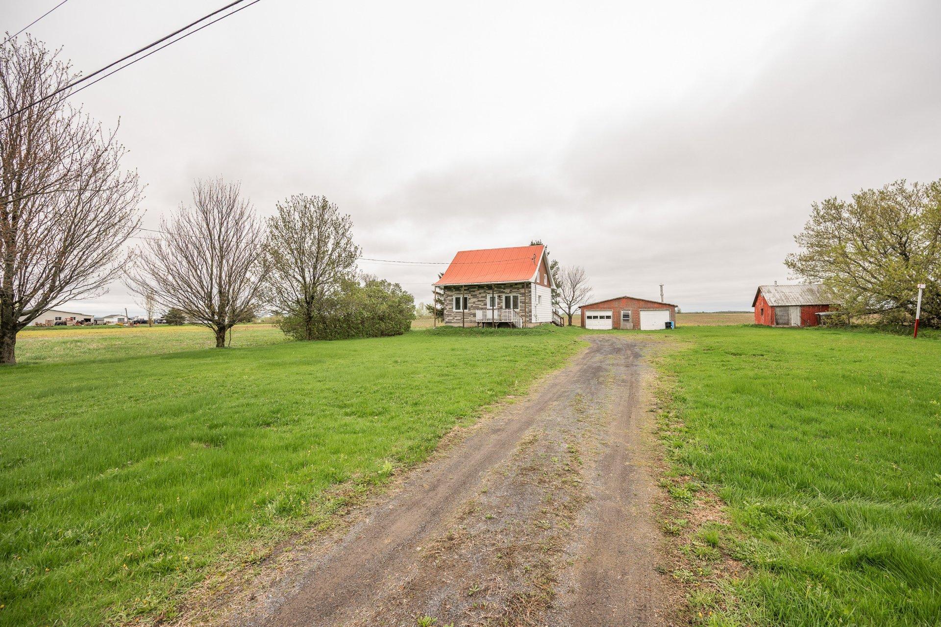 









273Z


94e Avenue

,
Saint-Blaise-sur-Richelieu,







QC
J0J1W0

