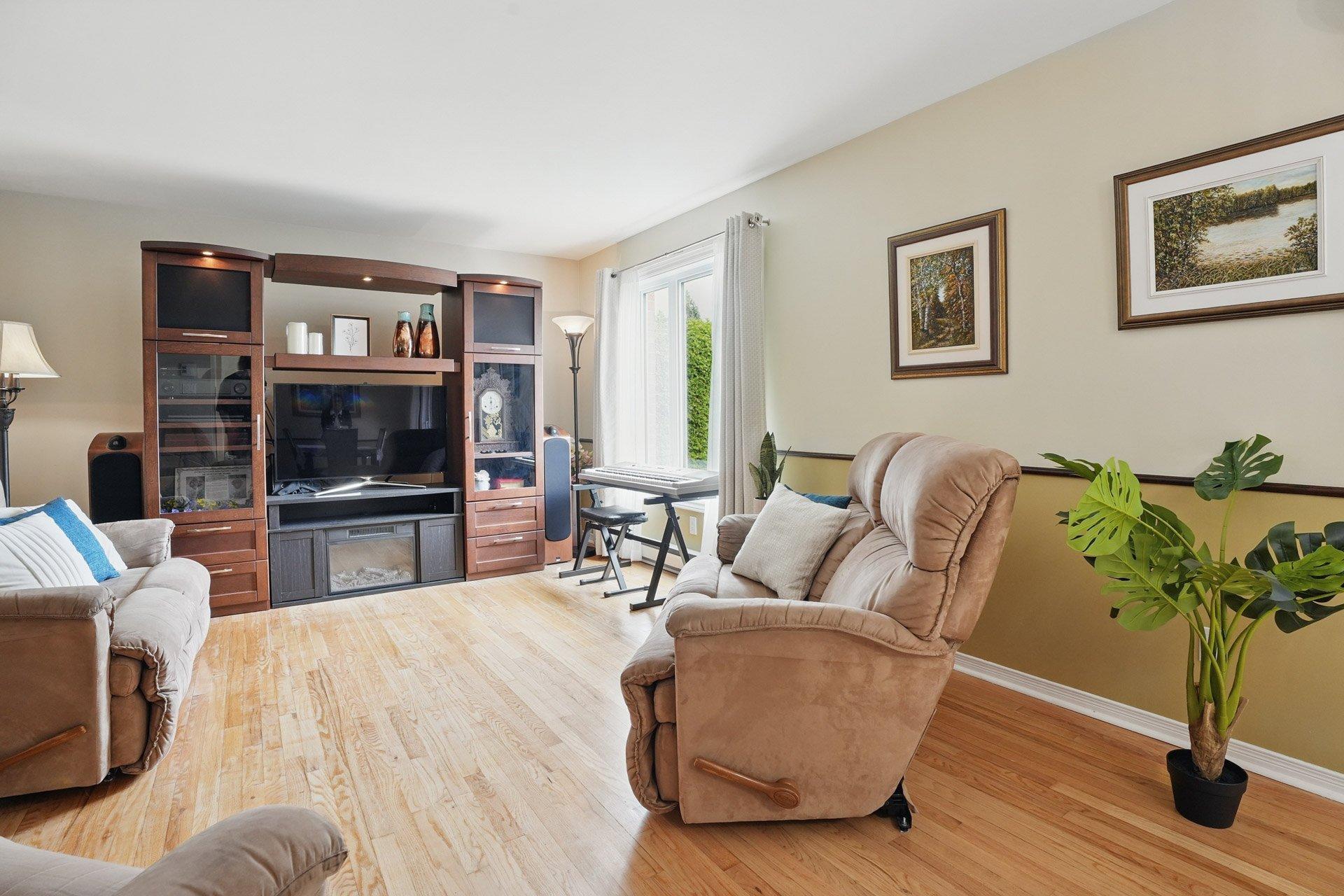 









332


Ch. Lebaudy

,
Gatineau (Gatineau),




QC
J8V2H2

