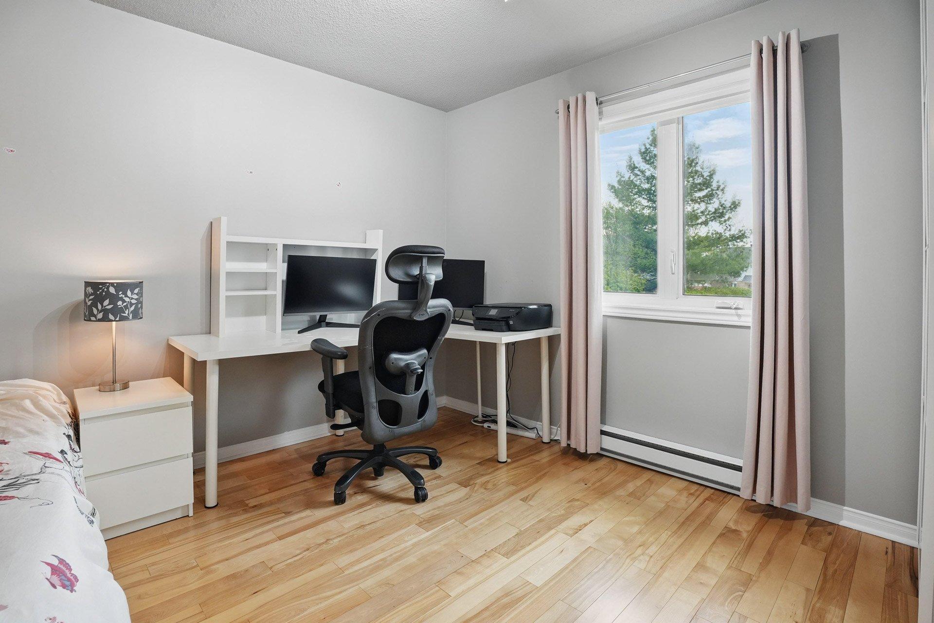 









332


Ch. Lebaudy

,
Gatineau (Gatineau),




QC
J8V2H2

