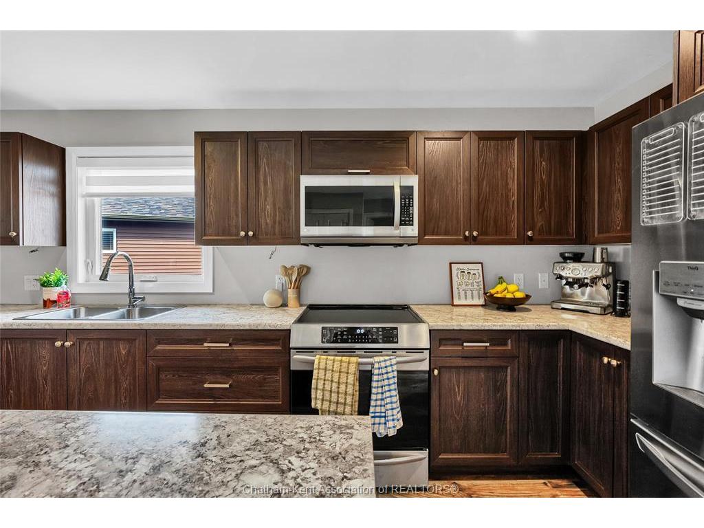 









62


MOONSTONE

Crescent,
Chatham,




ON
N7M 0S1

