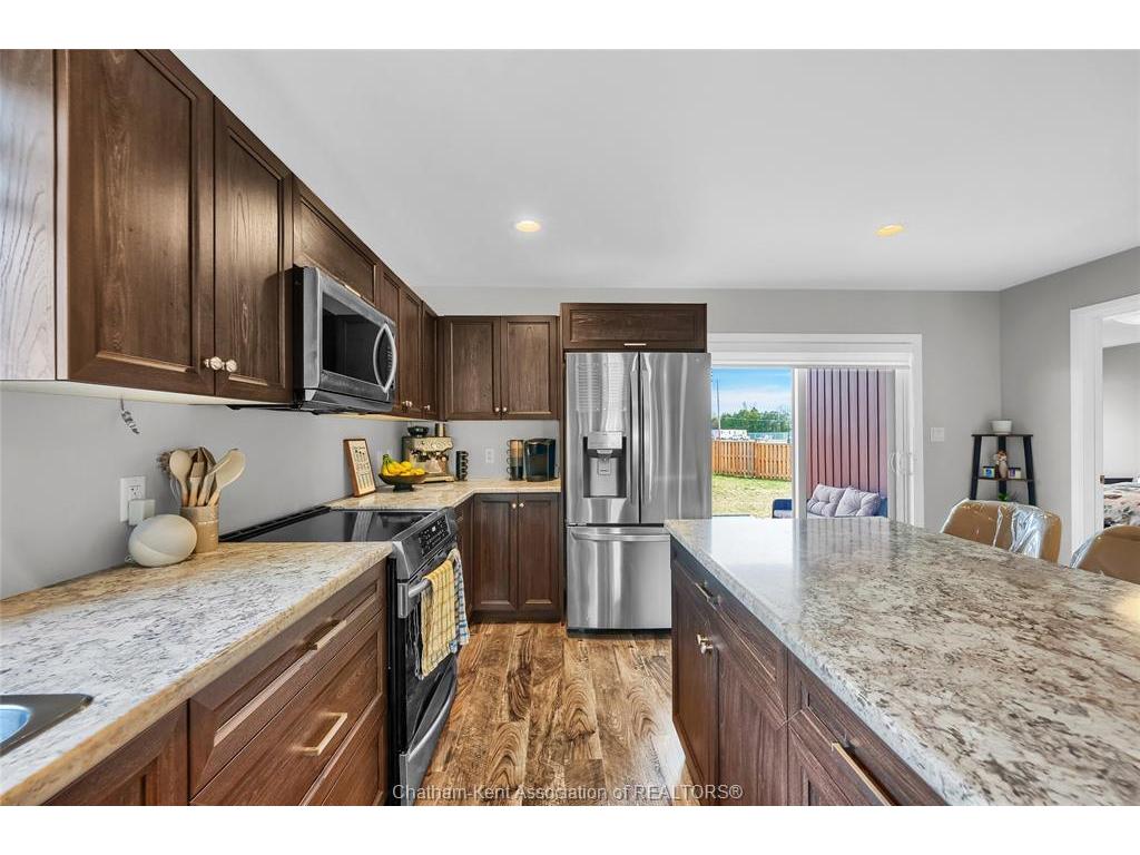 









62


MOONSTONE

Crescent,
Chatham,




ON
N7M 0S1


