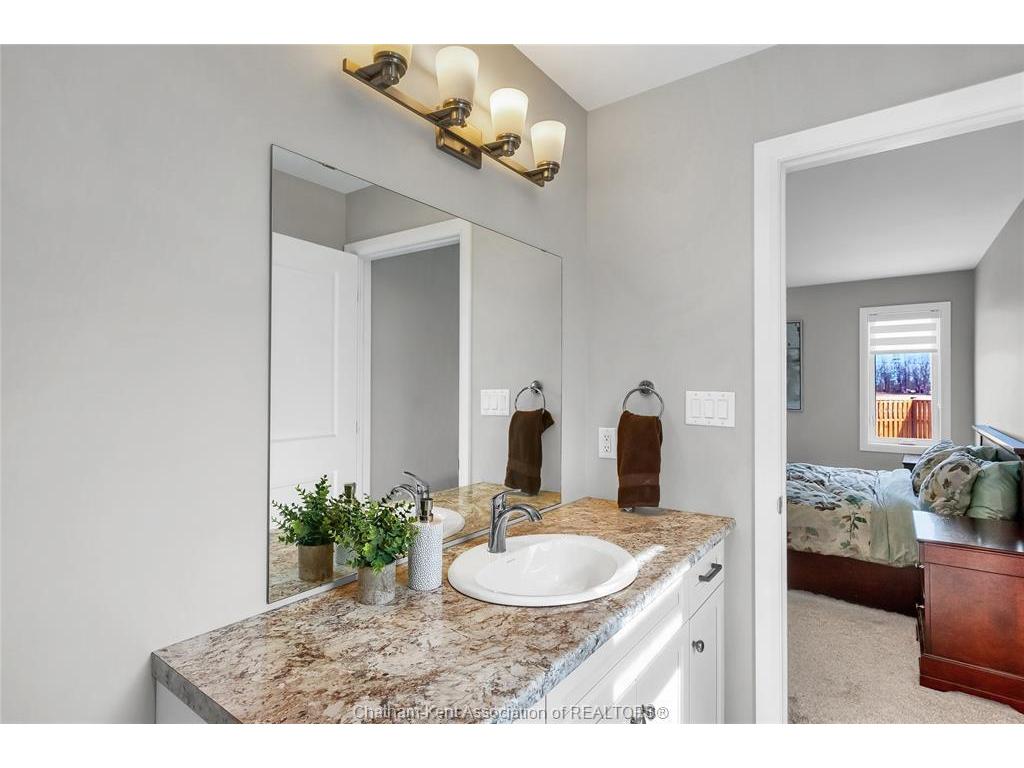 









62


MOONSTONE

Crescent,
Chatham,




ON
N7M 0S1


