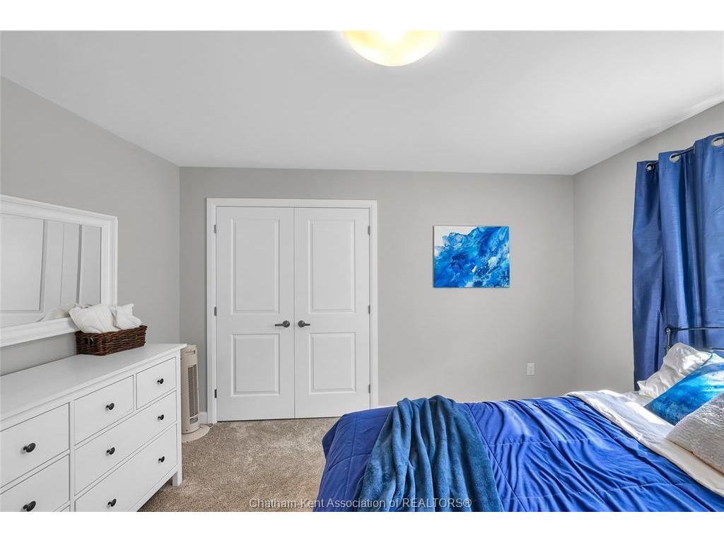 









62


MOONSTONE

Crescent,
Chatham,




ON
N7M 0S1

