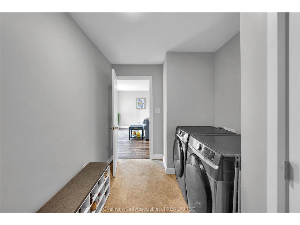 









62


MOONSTONE

Crescent,
Chatham,




ON
N7M 0S1

