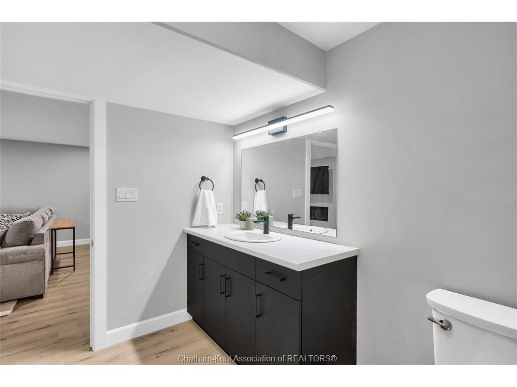 









62


MOONSTONE

Crescent,
Chatham,




ON
N7M 0S1

