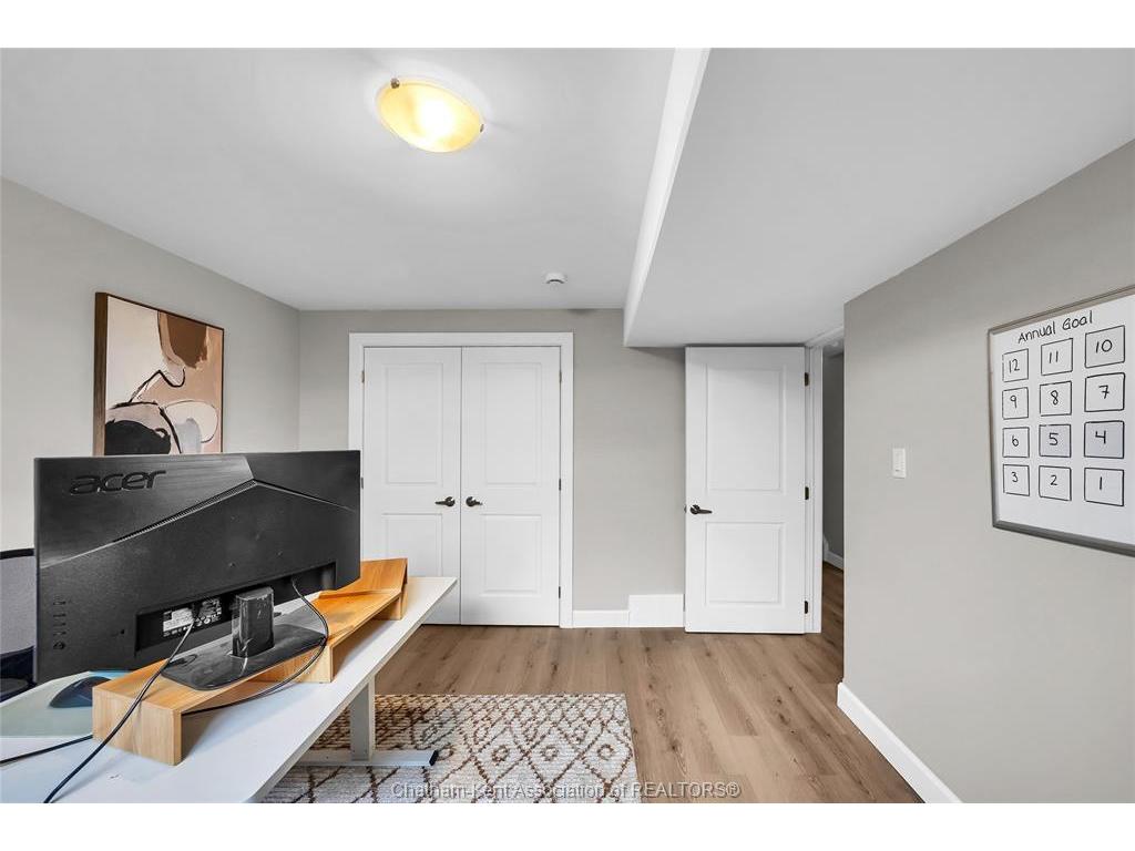 









62


MOONSTONE

Crescent,
Chatham,




ON
N7M 0S1

