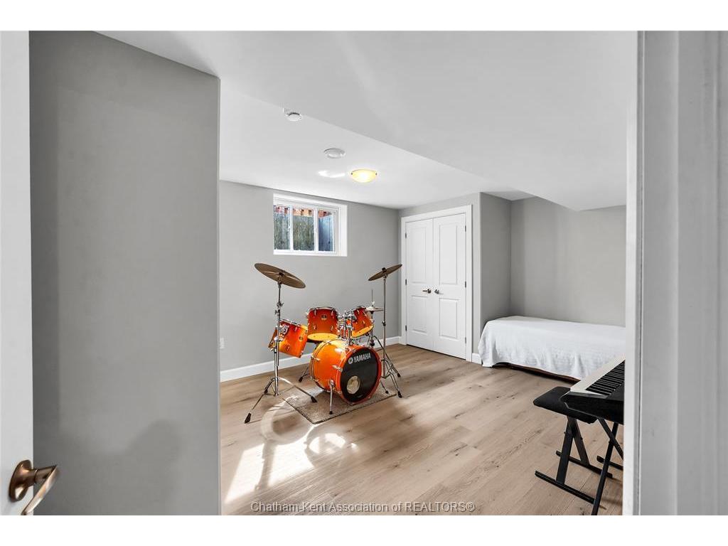 









62


MOONSTONE

Crescent,
Chatham,




ON
N7M 0S1

