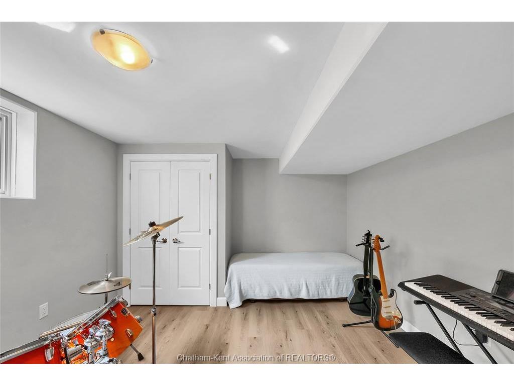 









62


MOONSTONE

Crescent,
Chatham,




ON
N7M 0S1

