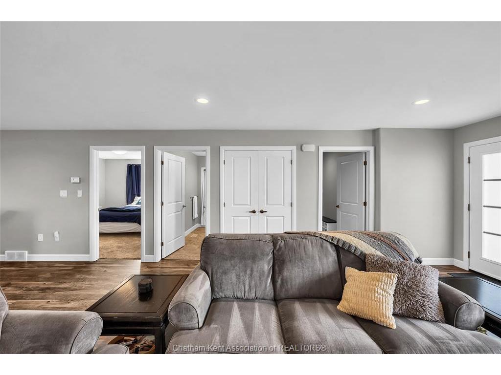 









62


MOONSTONE

Crescent,
Chatham,




ON
N7M 0S1

