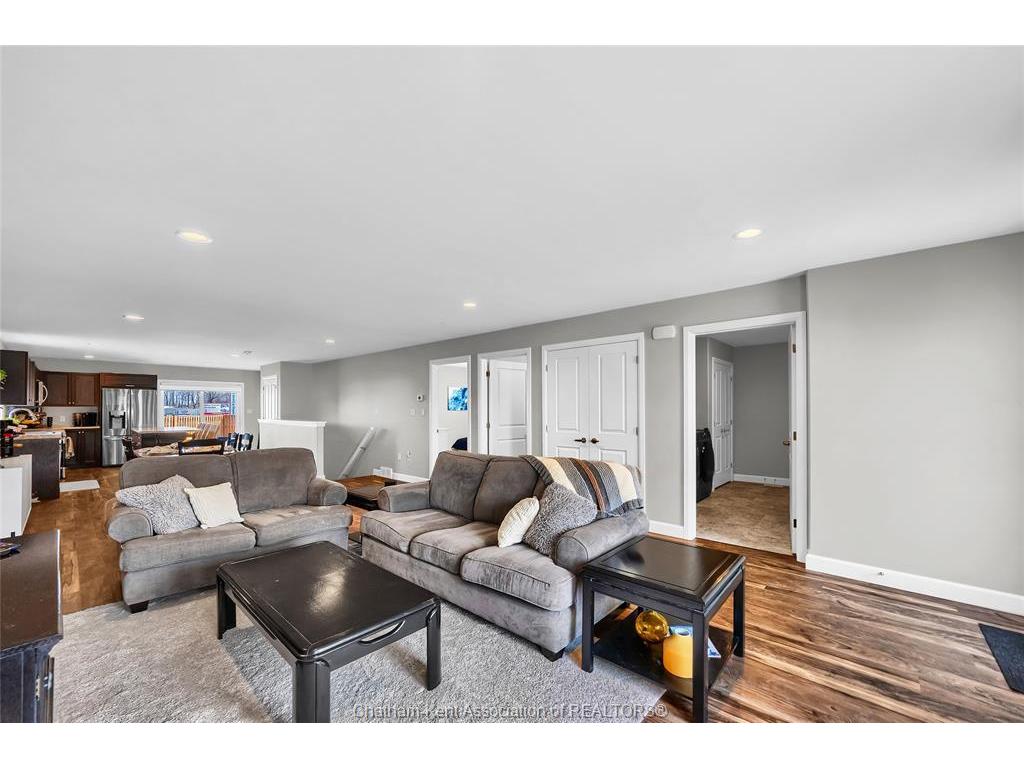 









62


MOONSTONE

Crescent,
Chatham,




ON
N7M 0S1

