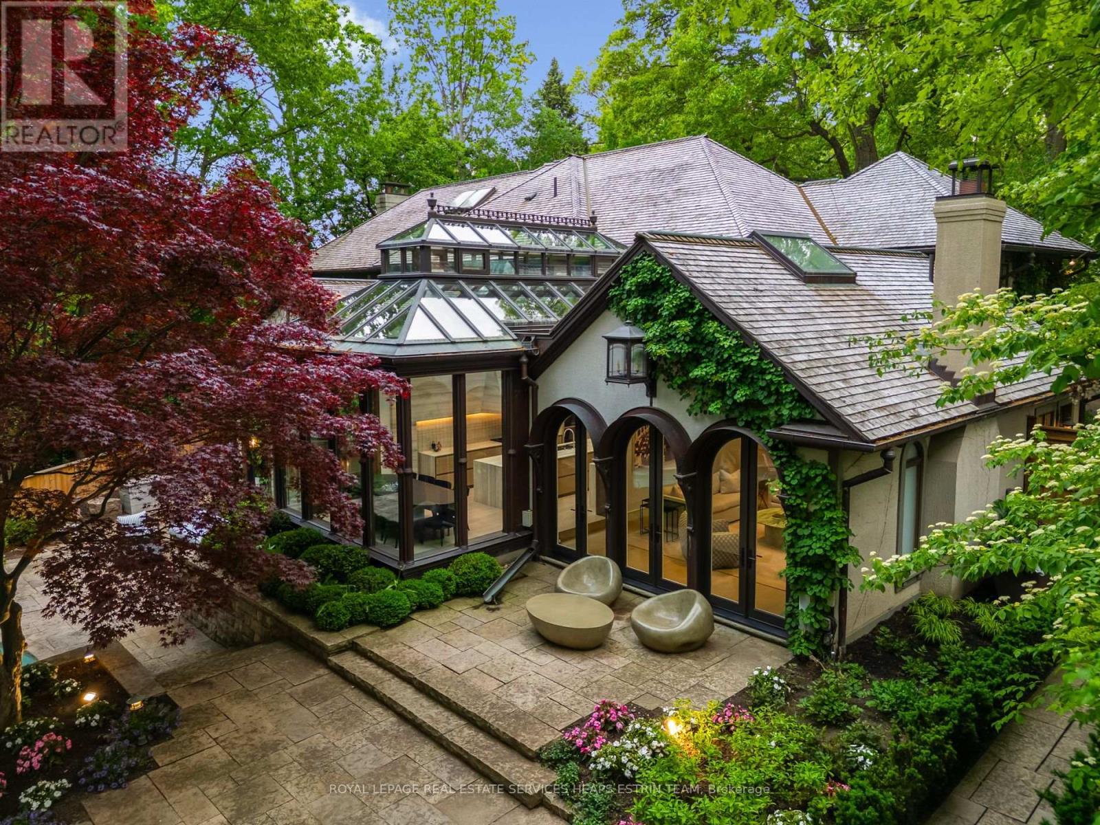 












25 NORTH DRIVE

,
Toronto,




Ontario
M9A4R1

