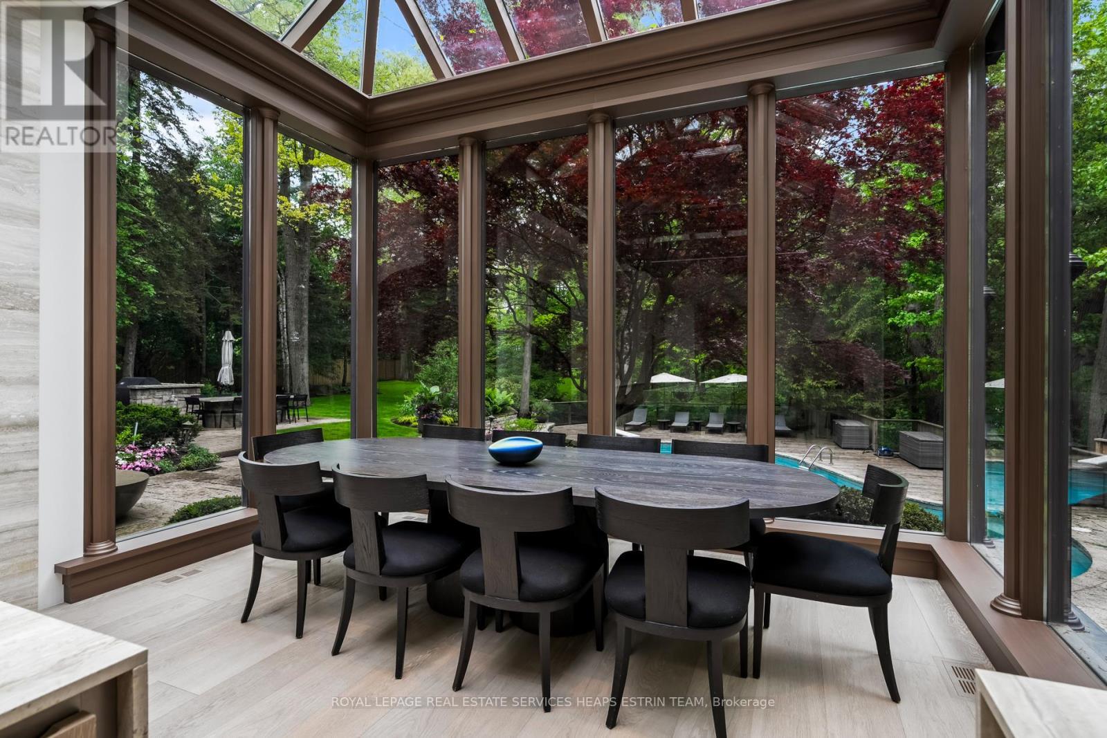












25 NORTH DRIVE

,
Toronto,




Ontario
M9A4R1

