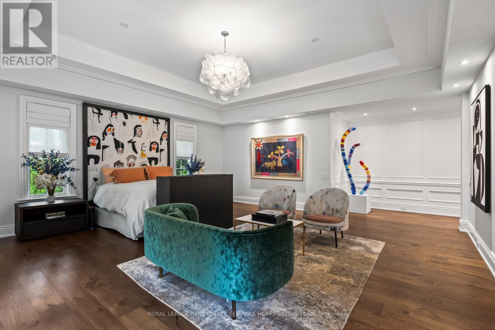 












25 NORTH DRIVE

,
Toronto,




Ontario
M9A4R1

