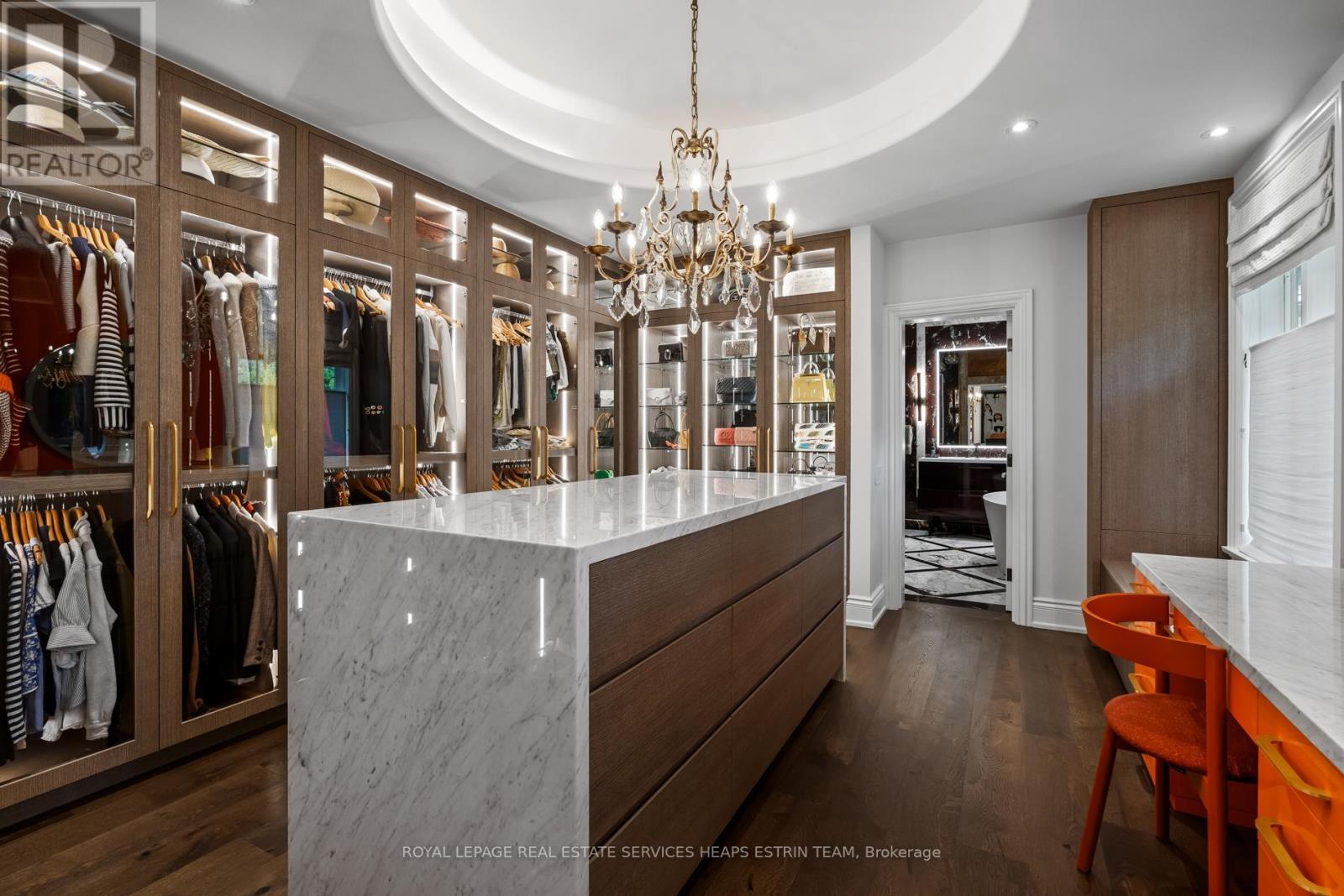 












25 NORTH DRIVE

,
Toronto,




Ontario
M9A4R1

